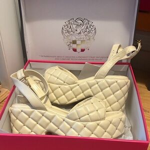 Vince Camuto Cream Quilted Platform Sandals